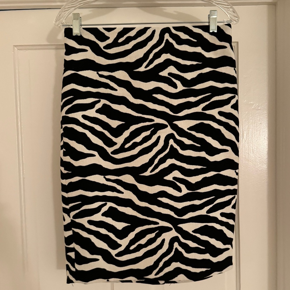 Etcetera animal print skirt size 4. Excellent condition!